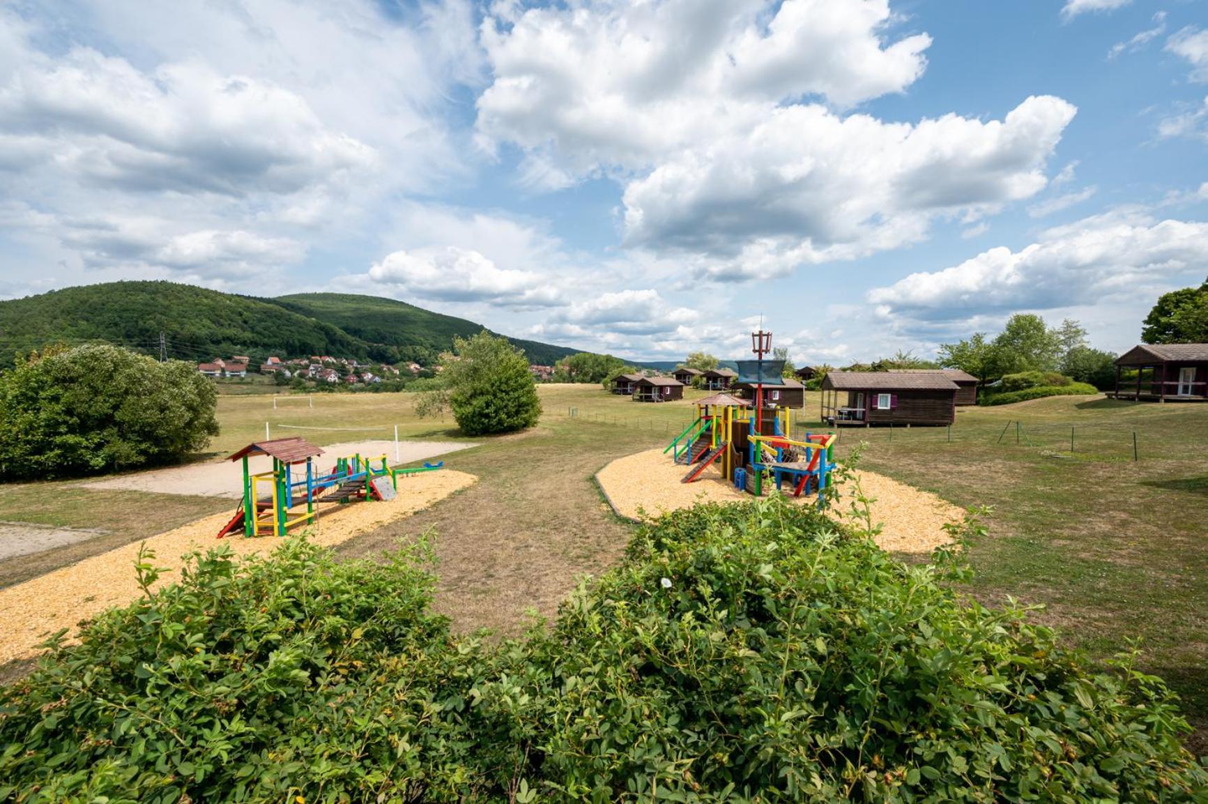 Camping Les Vosges Du Nord Oberbronn Exterior photo