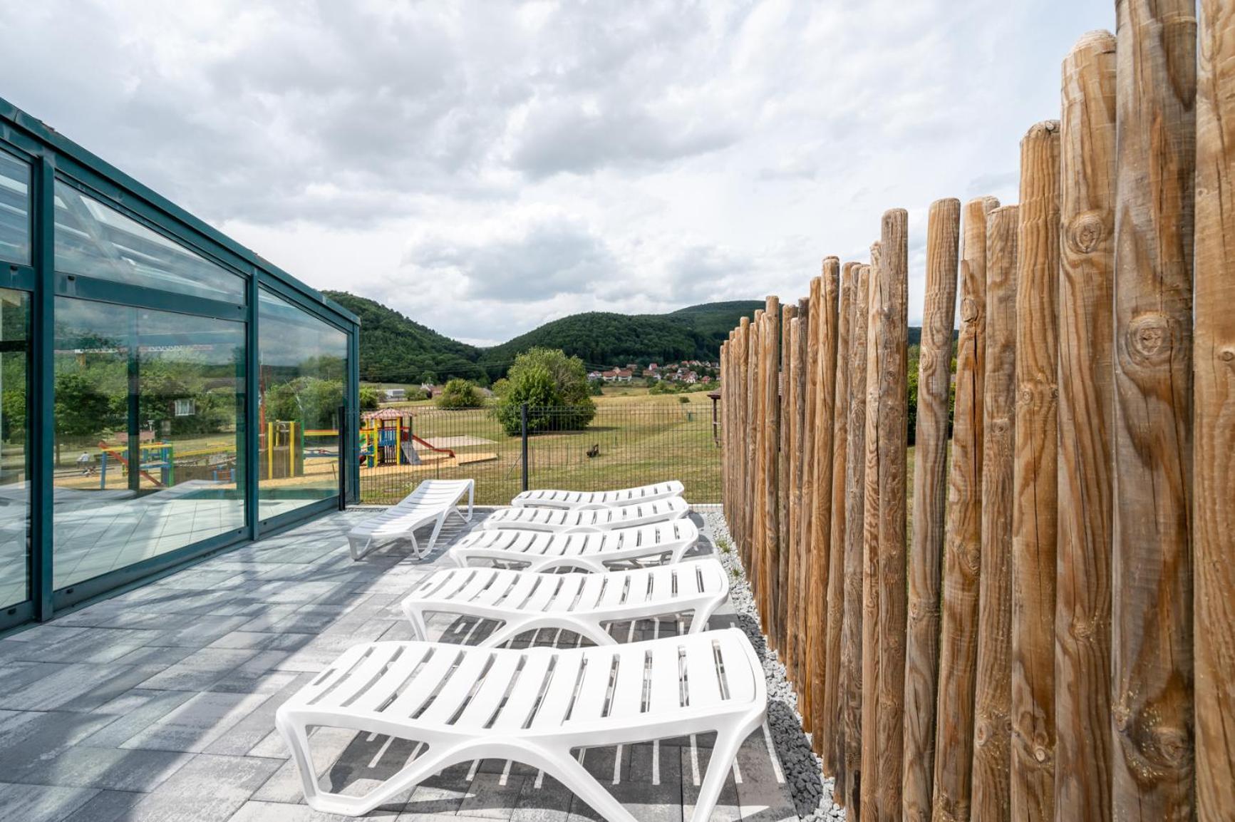 Camping Les Vosges Du Nord Oberbronn Exterior photo